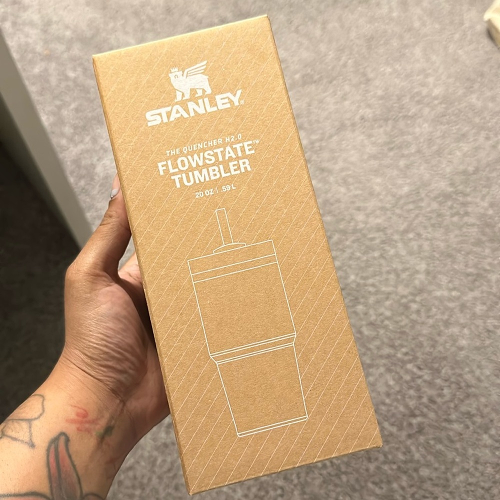 BRAND NEW Stanley Flowstate 20oz Tumbler color rose quartz